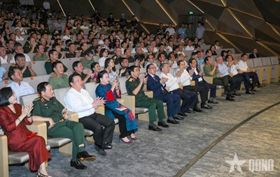 Gallery - Tổng Bí thư Tô Lâm dự Chương trình “80 năm - Bản trường ca vang mãi”